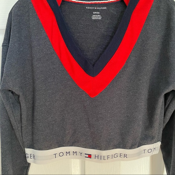 TOMMY HILFIGER CROPPED HOODIE - Picture 7 of 8